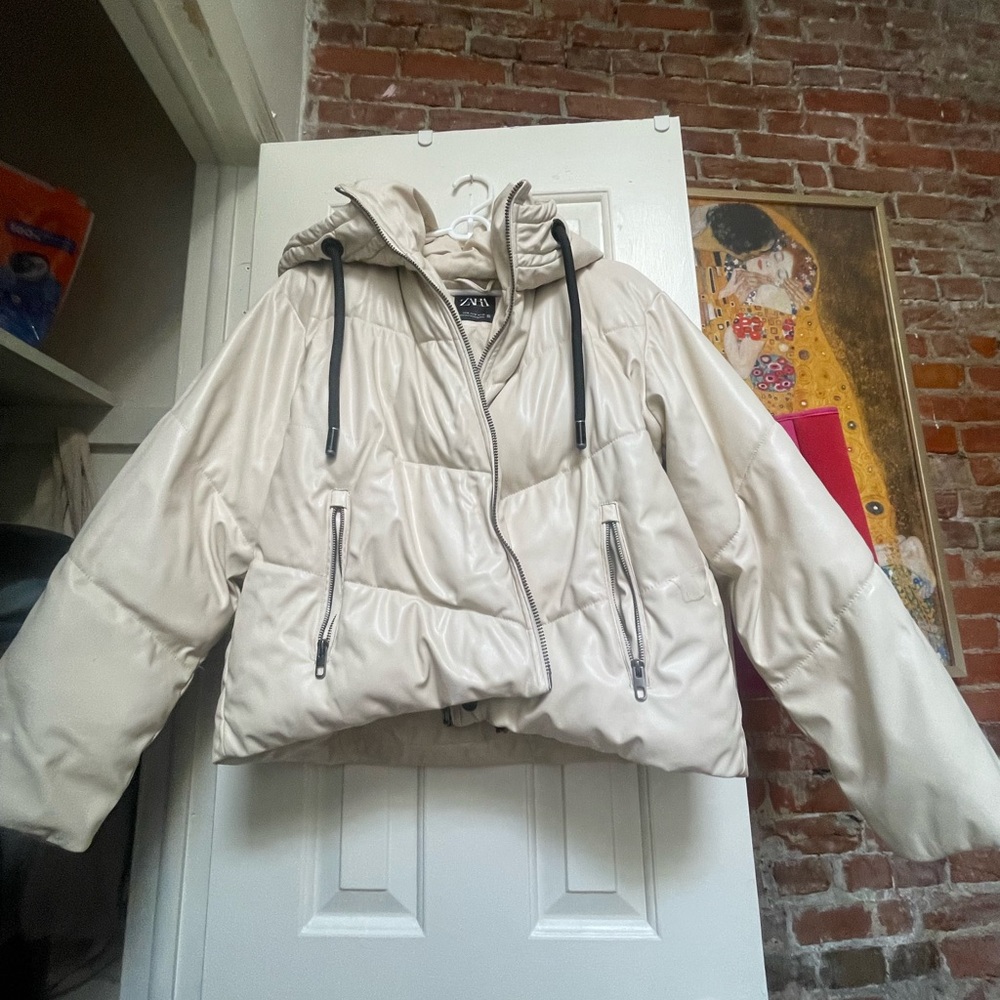 Zara Women's Beige Puffer Jacket